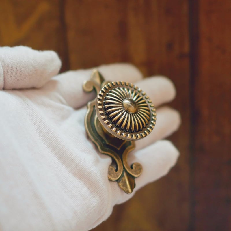 MARSTREE Vintage Style Round Drawer Knobs Dresser Cabinet Cupboard Wardrobe Pull Handles Door Knobs for DIY with Screws, Pack of 6, Golden Antique Brass - Image 3